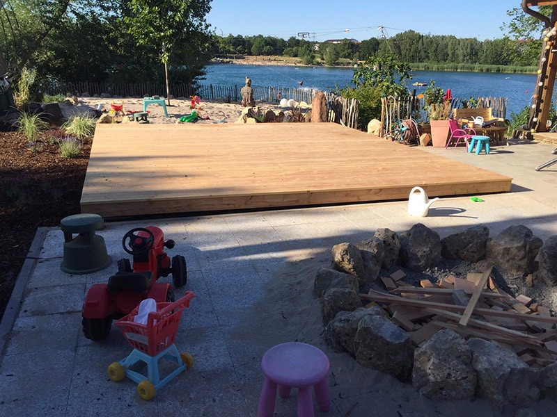 Holzterrasse aus einheimischem Holz am See im Raum Karlsruhe