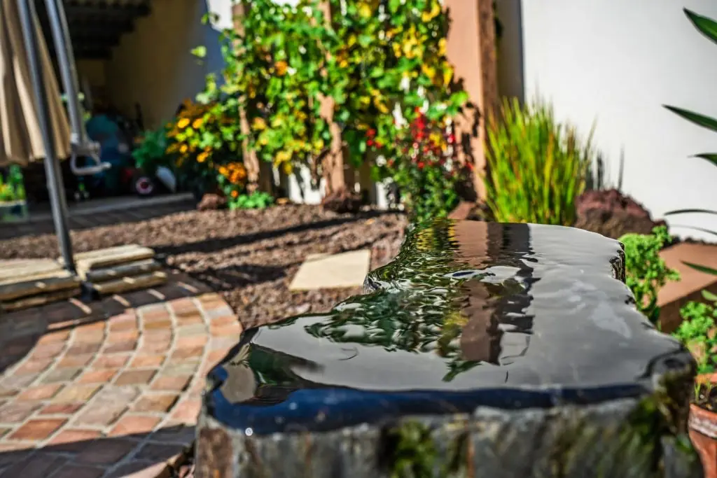 Quellstein-Wasserspiel in Region Karlsruhe