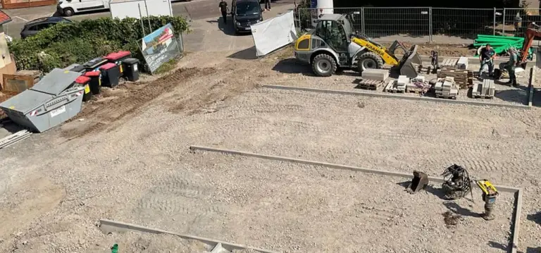 Baustelle für Pflasterbau am Netto-Parkplatz in Karlsruhe — Kramer-Lader